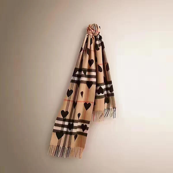 【小嶋陽菜愛用】2019Burberry バーバリー マフラーコピー チェック×ハート カシミヤストール